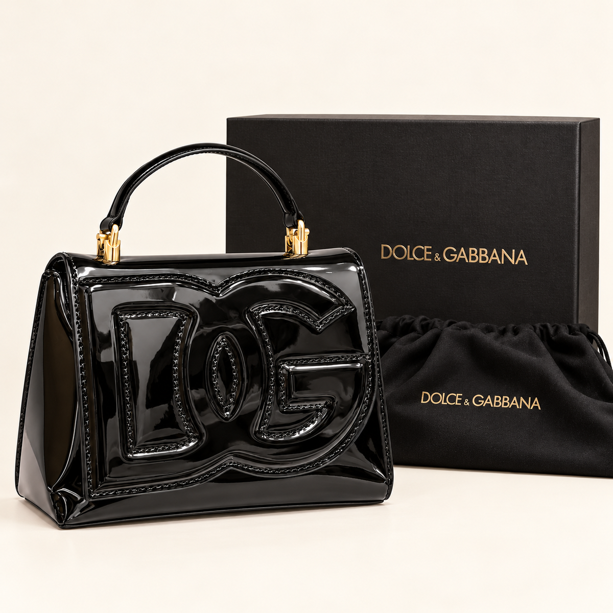 Dolce & Gabbana Sac verni à monogramme en relief — Noir avec boîte et housse