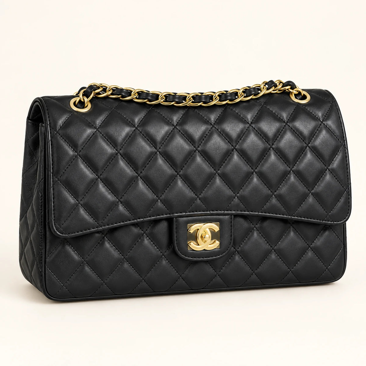 Chanel — Sac matelassé à rabat et chaîne — Noir