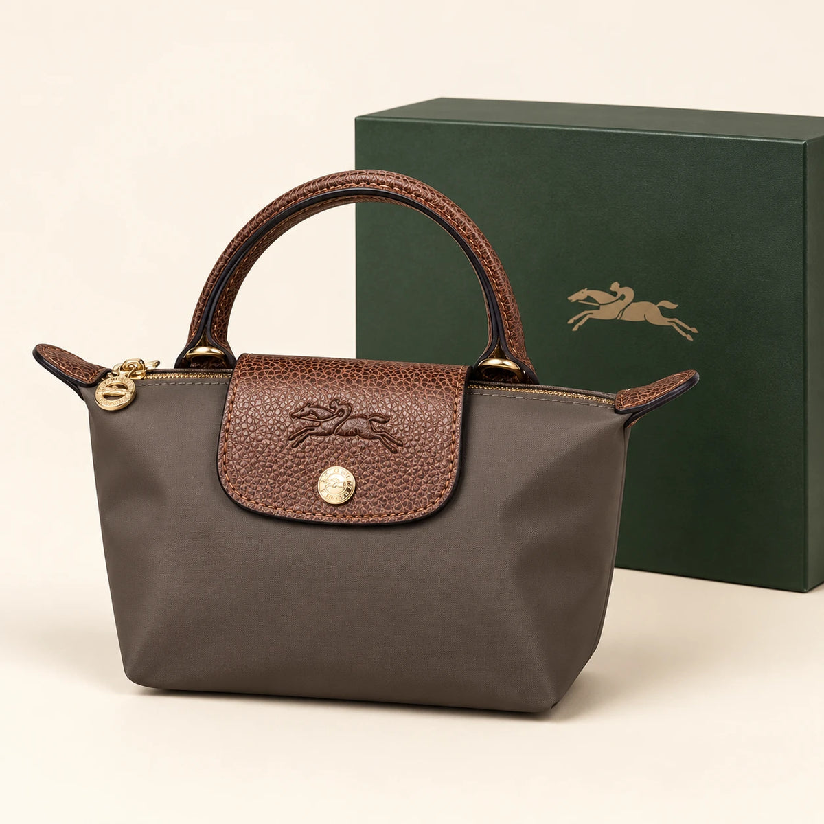 Longchamp — Mini sac souple à rabat — Taupe foncé avec boîte