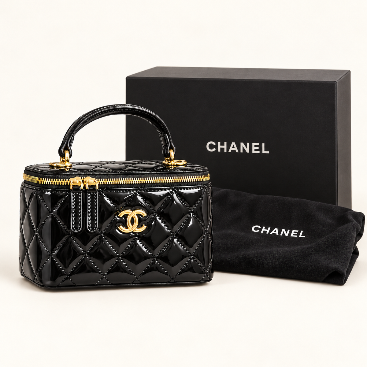 Chanel Mini vanity matelassé verni — Noir avec boîte et housse