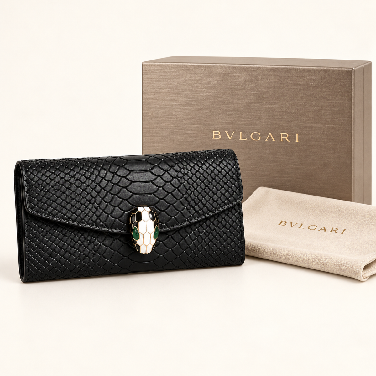 Bvlgari Pochette à fermoir serpent — Noir avec boîte et housse