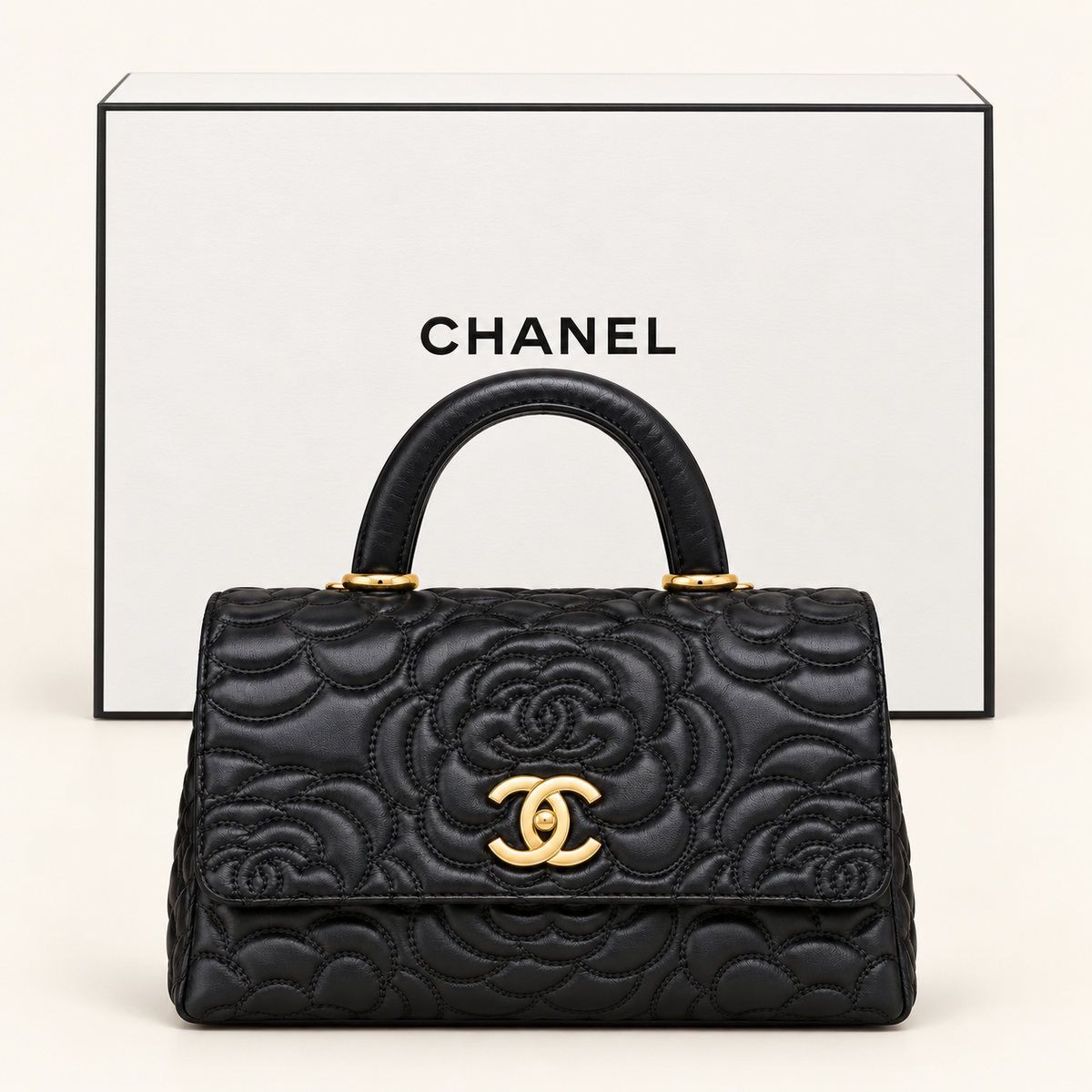 Sac rabat relief floral — Noir — présentation avec emballage, image générée
